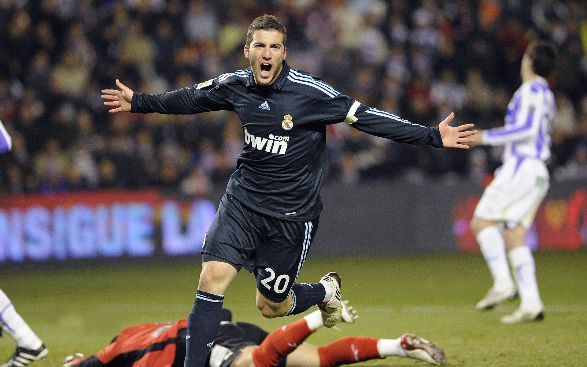 川崎前锋主场气氛火热,川崎前锋足球队